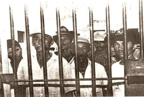 Foto 2 - Camponeses presos. 