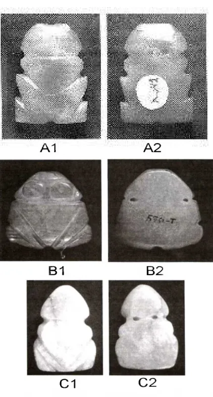 Figura 1. O muiraquitã segundo Barata (1954) cm pedra verde com furos laterais. Vistas frontal  e posterior