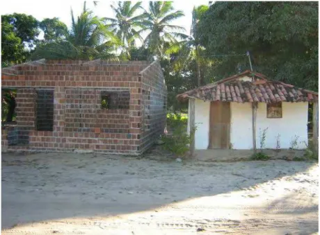 Figura 04. Exemplo de mudanças ocorridas na estrutura domiciliar das comunidades do  estuário do rio Mamanguape, PB