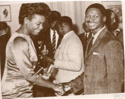 Figura  13:  Vusumzi  (Vus)  Make  (1931-2006)  e  Maya  Angelou. 