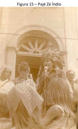 Figura 13 e 14  –  Missa em Frente a igreja de Buíque,   índios Kapinawá na praça à frente  
