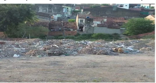 Figura 6: Depósitos irregulares de RCC em terrenos baldios em Propriá-SE, 2017 