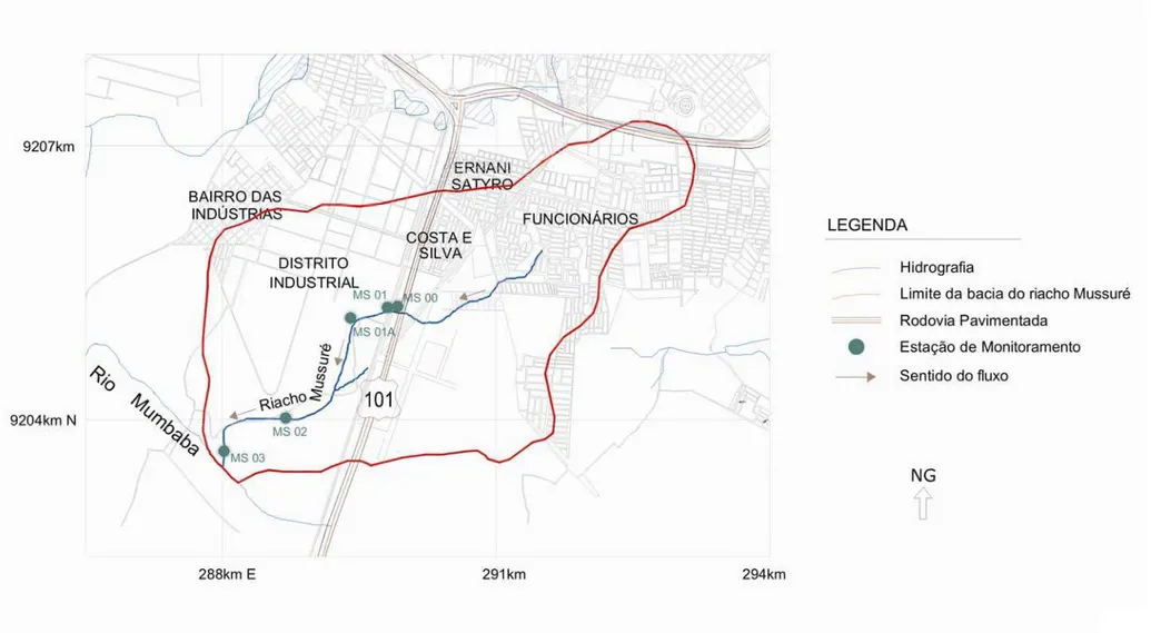 Figura 5.2 Bacia do riacho Mussuré, com destaque para os bairros residenciais, o Distrito Industrial e as estações de monitoramento  de qualidade da água