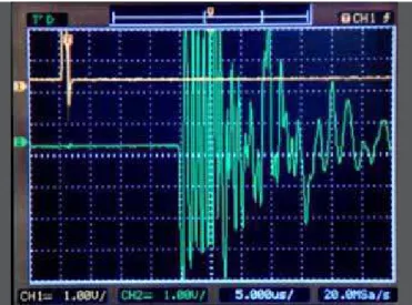 Figura 1.  Imagem da onda emitida e recebida visualizada no osci-