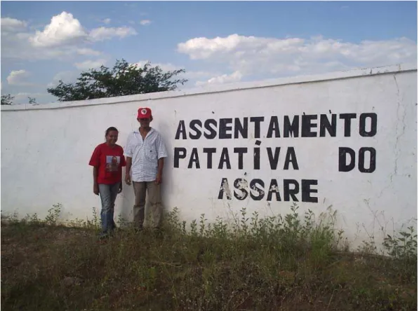 Figura 1 - entrada do Assentamento Patativa do Assaré  na saída  de Santa Gertrudes a 12 km da cidade  de Patos - PB  2005