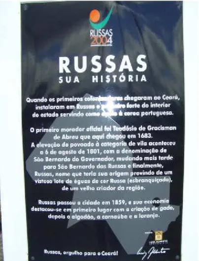 Foto 3. Placa em frente à Prefeitura Municipal de Russas, explicando a curiosa origem do nome da cidade e do município.