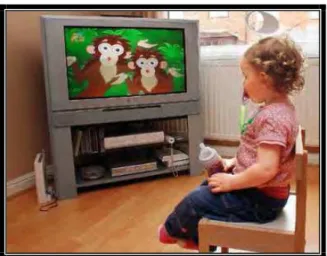 Figura 7 – Criança assistindo televisão 