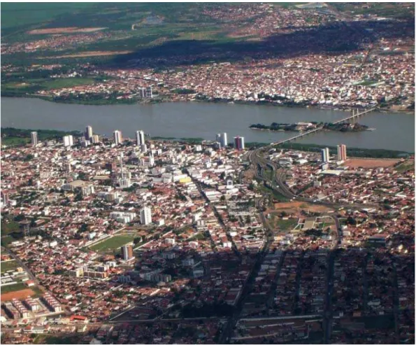 FOTO 1: Vista aérea da cidade de Petrolina. Fonte: www.google.com.br/petrolina    