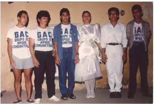 Figura  7  –   Grupo  de Apoio  Comunitário,  formado  por  Zequinha  (2º  da  esquerda  para  direita),  José  Alberto  Alves  (lado  direito  de  Zequinha)  e  Normando Rodrigues (de branco) 