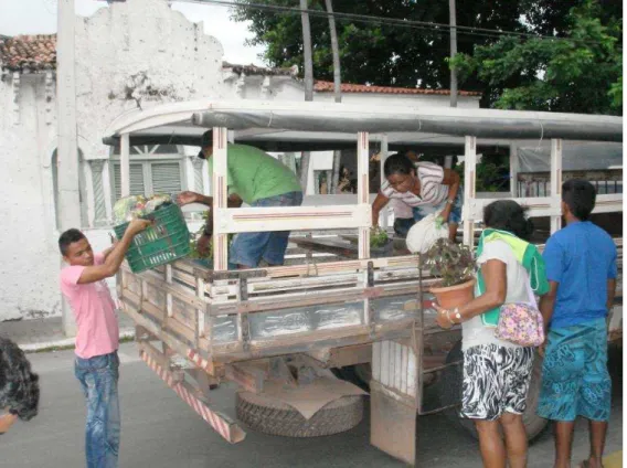 FIGURA 11: O transporte dos camponeses e dos produtos até a feira de Itapipoca 