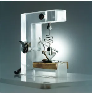 Figura 1: Primeiro transistor construido por Shockley, Brattain e Bardeen em 1947 [3].