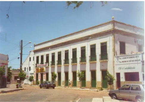 Foto 6 – Sobrado onde funcionou a Casa Sampaio até o ataque de 1914. O oitão visto ao  fundo, à esquerda, pertence à antiga residência de Antonio Manoel Sampaio