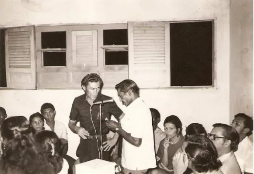 Figura  9:  Reunião  de  trabalhadores  na  ocasião  de  um  treinamento,  1968.  Arquivo:  Teúnas  José Santana 