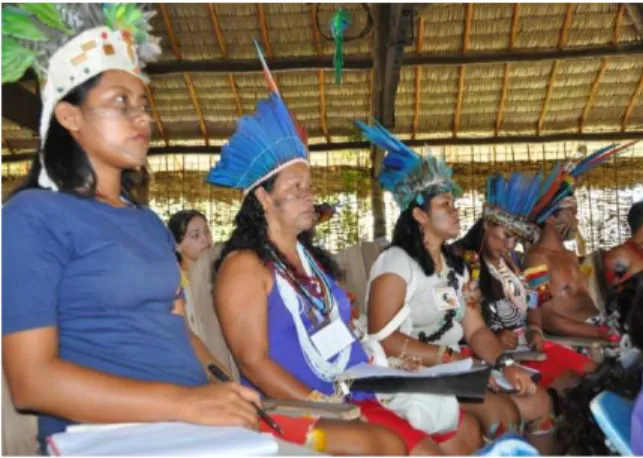 Figura  5  –  Alunos  do  Curso  de  Formação  de  Terapia  Comunitária  Integrativa  para  Lideranças Indígenas com Ênfase na Temática  de  Álcool  e  Drogas  ministrado  em  Morro  Branco-Beberibe, Ceará, 2010
