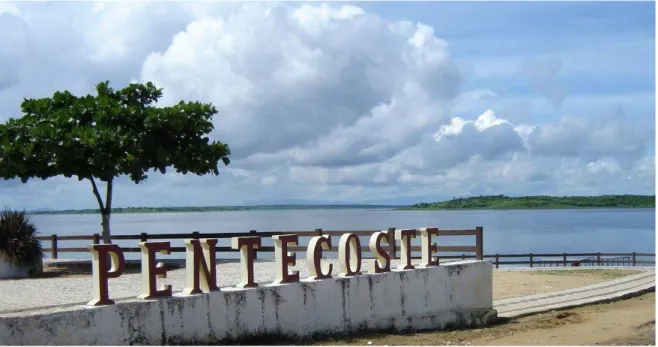 Figura  06  –  Vista  para  a  área  de  lazer  às margens  do  açude  Pentecoste,  município  de  Pentecoste,  Estado do Ceará