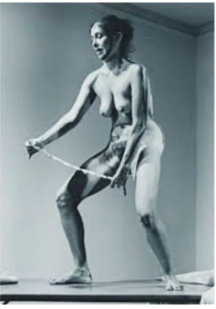 Figura 1 - Carolee Schneemann, Rolo Interior, 1975