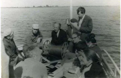 Fig. 9. Reunião no barco: IV Escola de verão, 1970.   Fonte: Arquivo pessoal de Serguei Nekliúdov