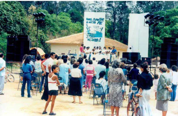 FIGURA 1: Apresentação de coral durante a programação da 6ª Festa da Lagoa do Nado - 1988
