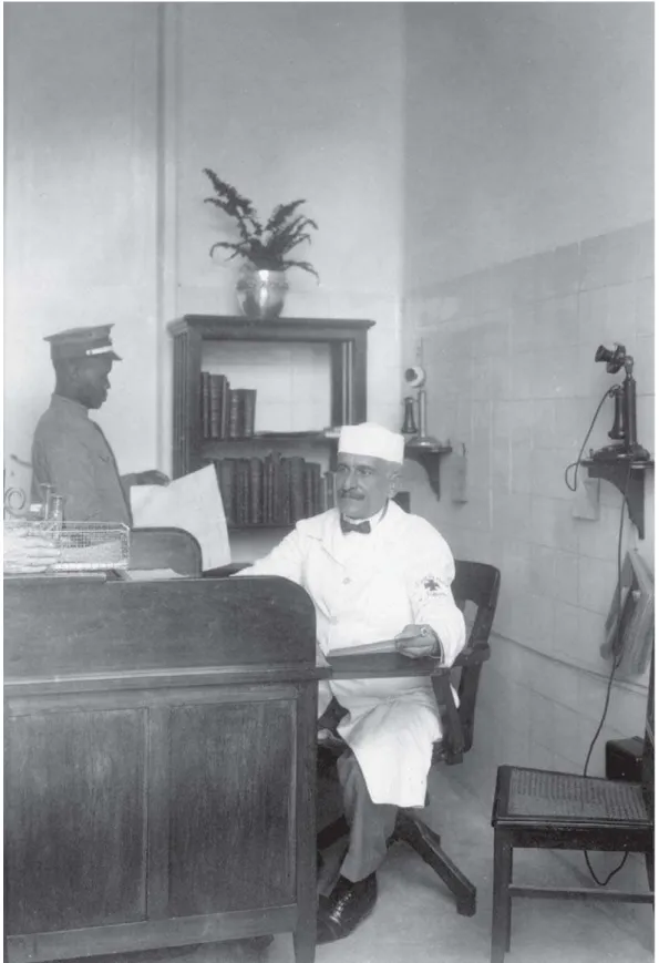 Figura 1: Moncorvo Filho em seu gabinete no Dispensário, s.d. (Casa de Oswaldo Cruz/Fiocruz)