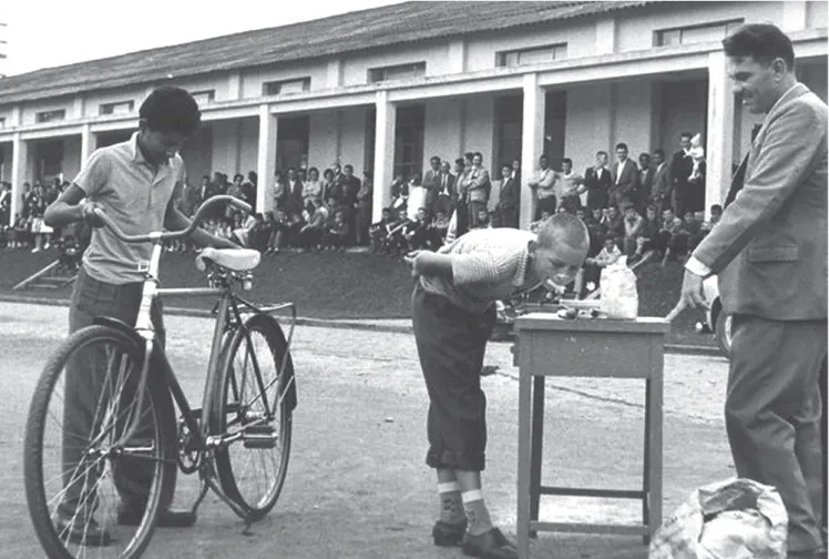 Figura 11: Festa na Escola, 1949. Senai-PR (Centro de Memória do Sistema Fiep)