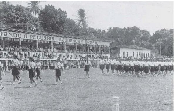 Figura 2: Desfile dos alunos da escola da fazenda Tapera, em homenagem ao 7 de Setembro, cidade de Soure (PA), s.d.; foto de autoria desconhecida (Arquivo da fazenda Tapera)