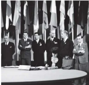 Figura 2 – “Bertha Lutz, membro da delegação brasileira, assina a Carta em 26 de junho de 1945