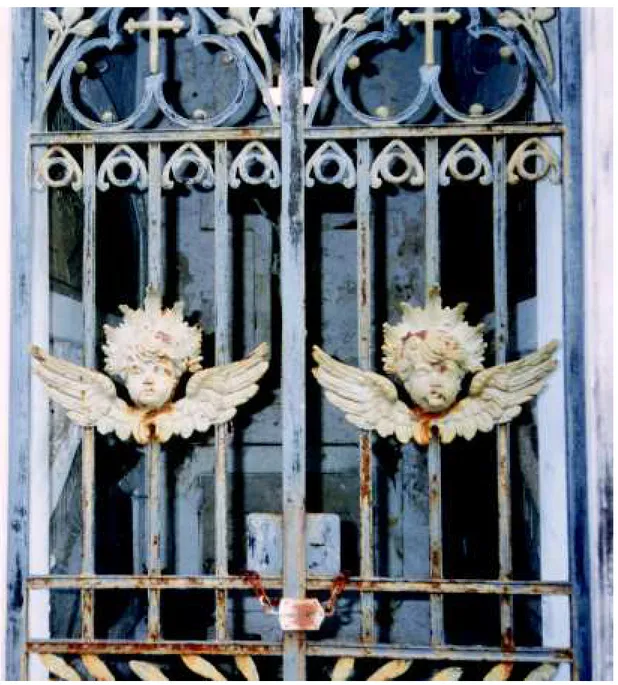 Foto 1  Portão de capela mortuária (Carmem Nudelmann).