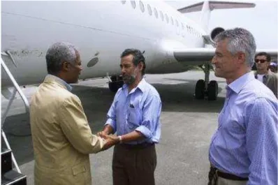 Figura  9a:  Secretário-Geral  da  ONU  à  época,  Kofi  Annan  (Esq.)  é  recebido  por  Xanana  Gusmão  (Centro)  e  o  brasileiro  Sérgio Vieira de Melo (Dir.) em 1999
