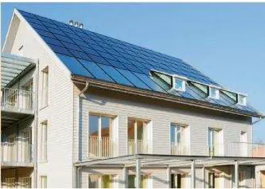 Figura 1.3  –  Sistemas fotovoltaico e térmico, combinado em uma casa da Suíça. 