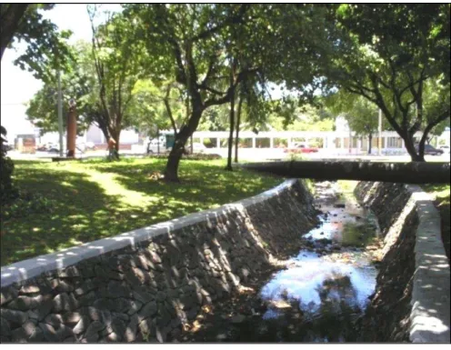 FOTO 1 – Riacho Pajeú. Parque de lazer onde está localizada a entrada do CEI Emília (SER II)