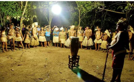 Figura 4: Toré no terreiro sagrado. A foto mostra o Toré, que é a dança tradicional dos Tapeba,  dançado no Terreiro dos “Pau Branco”, onde nos reunimos a primeira vez