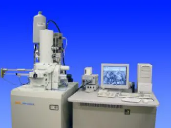 Figura 2.8. Exemplo de um moderno microscópio de eletrônico de varredura (SEM). 