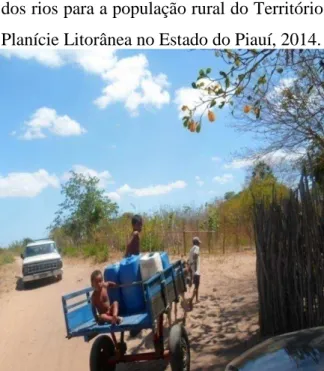 Figura 4  –  Fotografia do transporte de água dos  reservatórios  para  a  população  rural  do  Território Planície Litorânea do Piauí, 2014