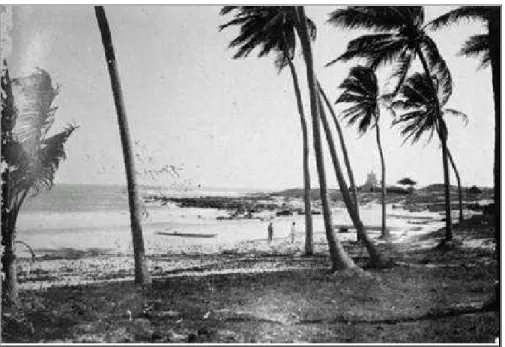 Figura 13 – Praia do Mucuripe em 1935, com coqueiros e uma larga faixa de praia. Fonte: 
