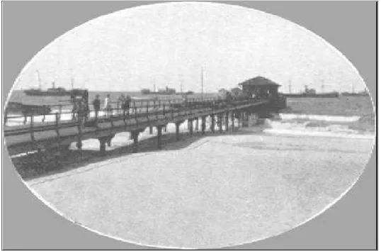 Figura 18 - Ponte Metálica na década de 1930, faixa de praia com grande aporte de  sedimentos e larga