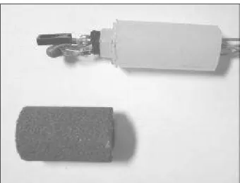 Figura 11  –  Encapsulação do sensor de temperatura e umidade relativa,  utilizando-se cilindro de teflon e cápsula porosa
