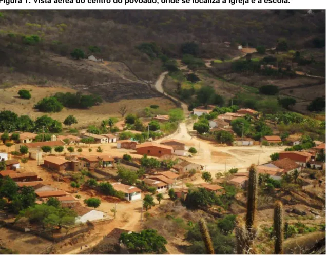 Figura 1: Vista aérea do centro do povoado, onde se localiza a igreja e a escola. 