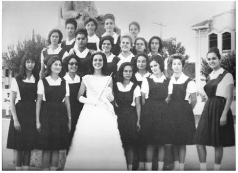 Figura 9 - Silésia como Rainha entre as alunas do Colégio das Irmãs  Fonte: arquivo pessoal 