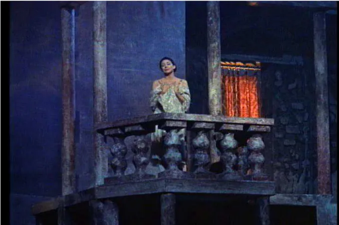 FIGURA 15 - Echarpe de Julieta na cena do balcão 