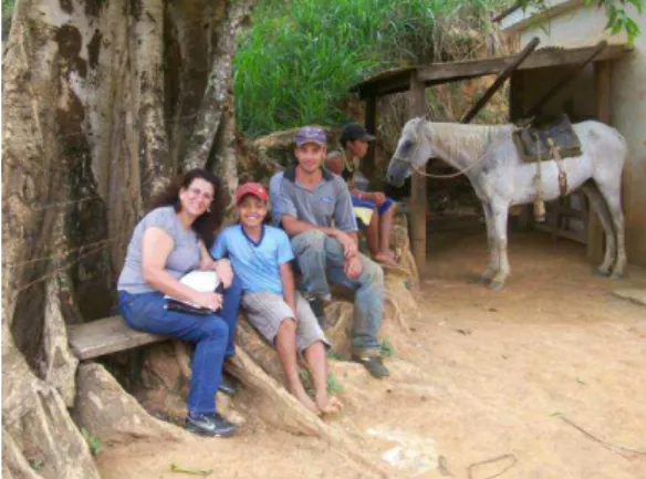 Figura 10: Pai, mãe e filho produtores de leite  familiar no Distrito de Abaíba.  