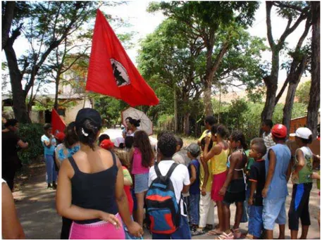 Figura 19-  Organização das crianças e pais para a visita ao IEF e ao IBAMA. 