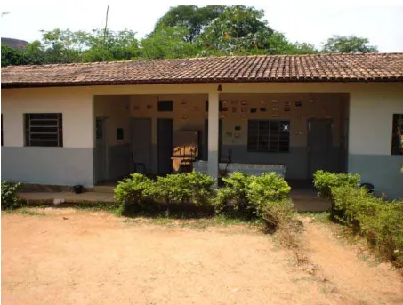 Figura 4-  Vista dianteira da Escola Estadual Josimar Gomes Silva. Nos extremos estão  presentes as duas salas de aula