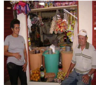 Figura 38: vendedores de fumo do Mercado                    Figura 41: Banca de cereais e armarinho  Municipal de Araçuaí                                                       do casal Seu Bié e Dona Tina 