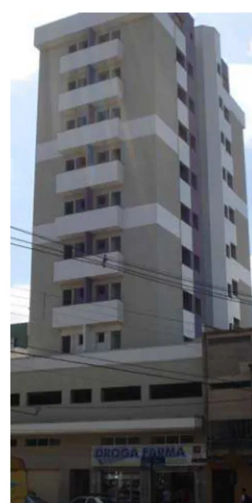 Figura 7 - a) Edifício residencial  em uma das avenidas, no  Centro de Viçosa-MG.   Figura 7 - b) Edifício  de uso misto em uma das avenidas,  no centro de  Viçosa - 