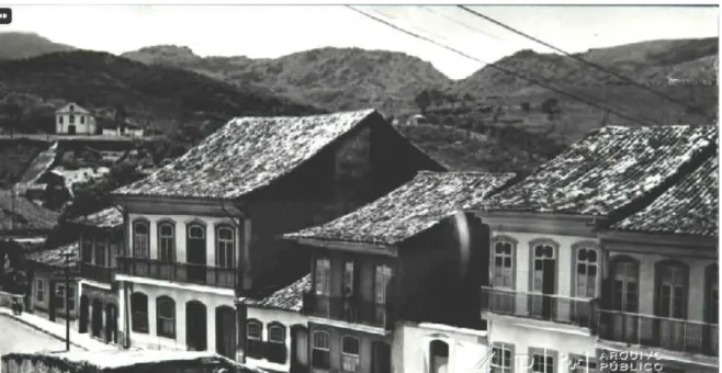 Figura  18:    Edificações  no  bairro  Antônio  Dias,  telhados  voltados  para  a  rua  em  composição 