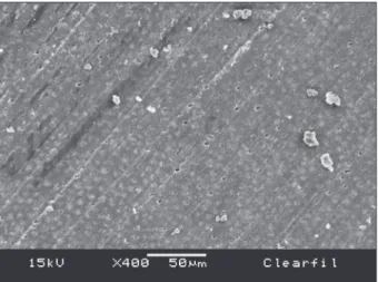 Figure 5 - Mixed failure mode (type 4) showing the dentin  surface and remnants of Clearfil SA resin cement (original  magnification 400×).
