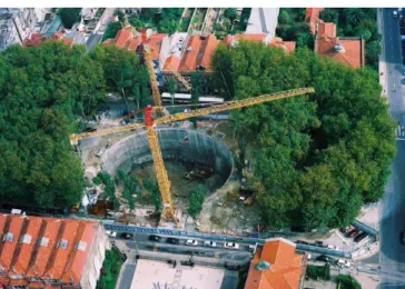 Figura 2.14 – Vista aérea da escavação do poço central da estação Marquês (Topa Gomes, 2008) 