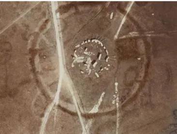 Figura 8 – Stonehenge fotografado em 1906, a partir de um balão [English Heritage, 2012]