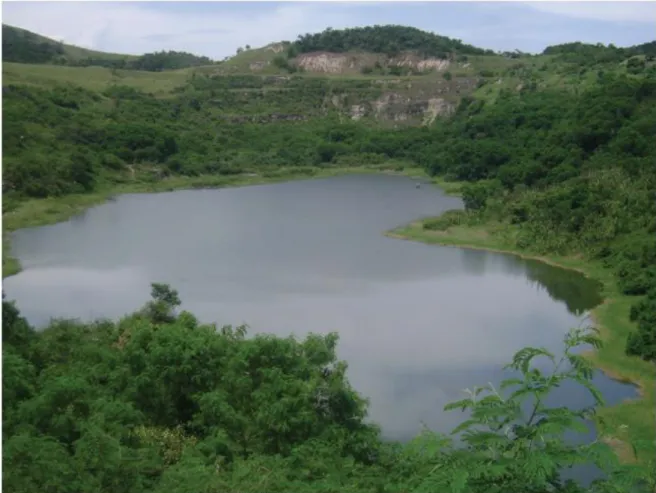 Figura 3 - Lagoa de São José formada após com o término da mineração. Março de 2011. Santos &amp; 