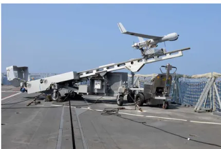 Figura 3 – Embarque do UAV Scan Eagle no HMS Kent  Fonte: (Royal Navy, 2014) 